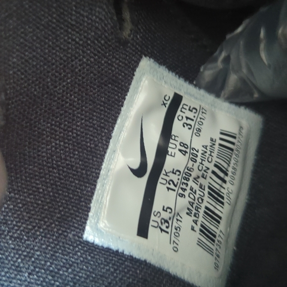 Nike Kyrie 4 NCAA 943806-002 Black Basketball Shoes Sneaker - Picture 11 of 11